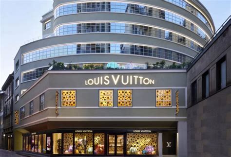 uffici louis vuitton progettati dallo studio architettura milano|La trasformazione del Garage Traversi in Louis Vuitton.